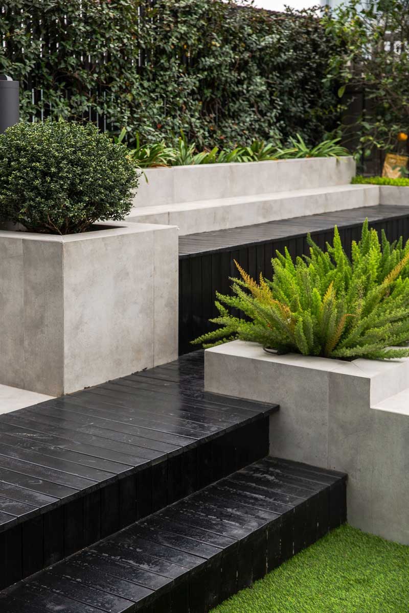 戶外花園滿足了對植被的幻想，也滿足了家庭共享烤肉的美妙親自時(shí)光