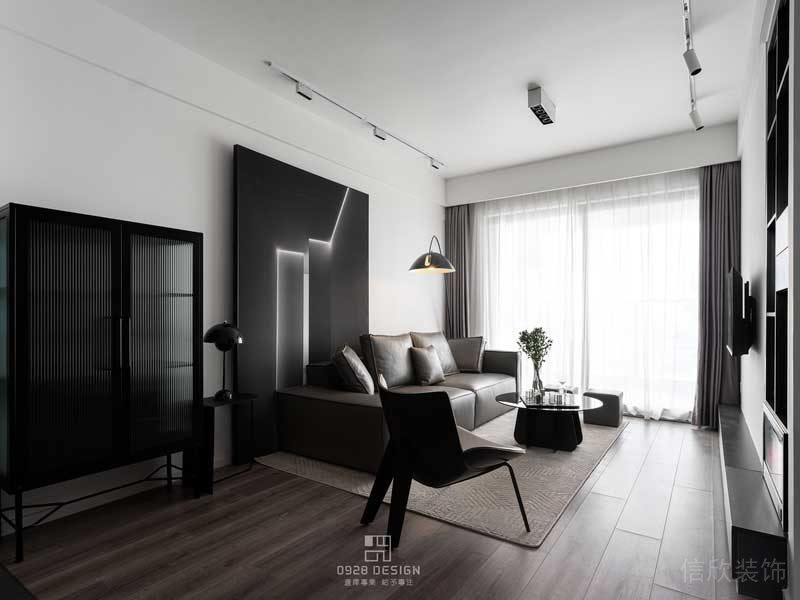 黑色玻璃茶幾讓空間看起來更加精致,主沙發一頭大一頭小,在家的時候躺在沙發上休息也是特別愜意的事情 黑色玻璃茶幾讓空間看起來更加精致,主沙發一頭大一頭小,在家的時候躺在沙發上休息也是特別愜意的事情