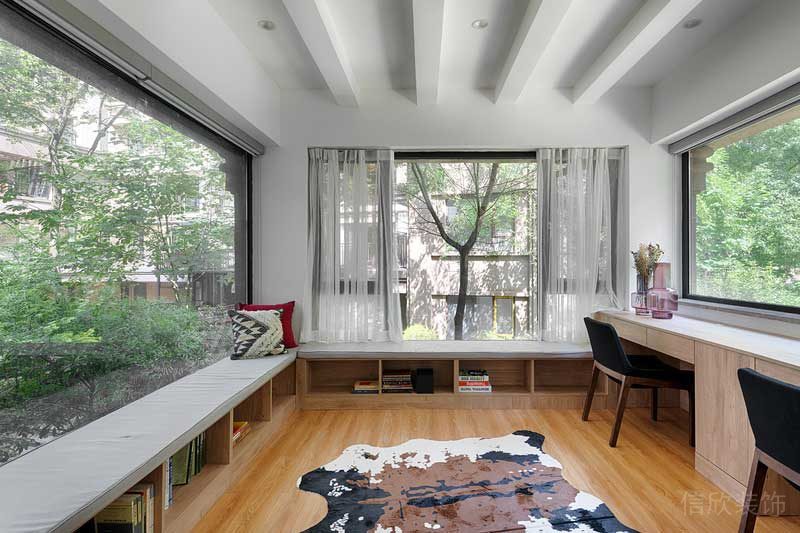 深圳羅湖北歐簡(jiǎn)約風(fēng)家庭全包裝修施工案例書(shū)房地柜