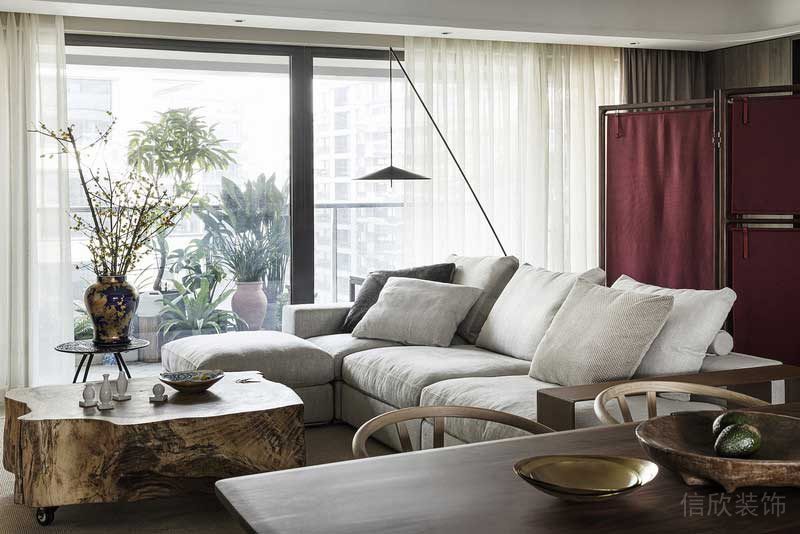 復(fù)古實(shí)木茶幾設(shè)計(jì)棉麻環(huán)形沙發(fā)就餐區(qū)戶型裝修效果圖。