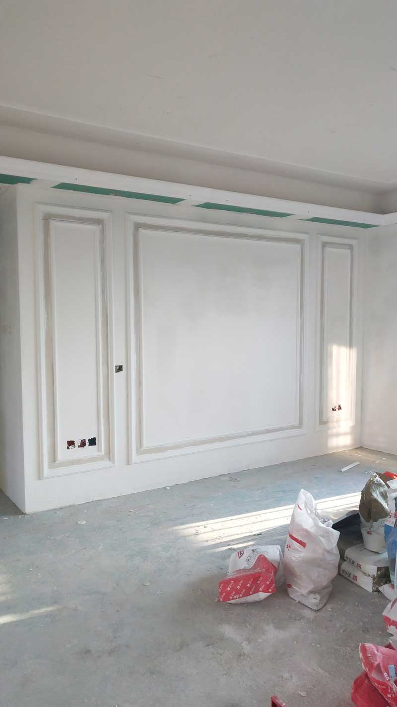 施工現(xiàn)場(chǎng)照片:石膏線(xiàn)施工完畢。石膏線(xiàn)的施工需要細(xì)心的打磨與上色,才能保證線(xiàn)條清晰并且不會(huì)有瑕疵。 施工現(xiàn)場(chǎng)照片:石膏線(xiàn)施工完畢。石膏線(xiàn)的施工需要細(xì)心的打磨與上色,才能保證線(xiàn)條清晰并且不會(huì)有瑕疵。