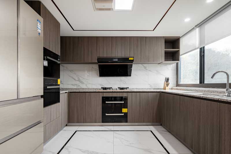 深圳羅湖區(qū)現(xiàn)代輕奢風(fēng)家居裝修設(shè)計(jì)廚房