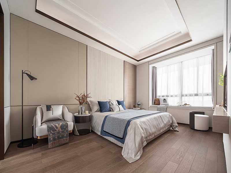 △五層 主臥五層是起居空間,每個臥室的飄窗如一面寬大的取景框,將窗外四時風景引入室內。主臥在墻面上設計了嵌入式的柜臺,可以當化妝臺,也可以作為簡易的書桌,閑暇時坐下來看看書,也是一種無比輕松和愜意的享受。 △五層 主臥五層是起居空間,每個臥室的飄窗如一面寬大的取景框,將窗外四時風景引入室內。主臥在墻面上設計了嵌入式的柜臺,可以當化妝臺,也可以作為簡易的書桌,閑暇時坐下來看看書,也是一種無比輕松和愜意的享受。