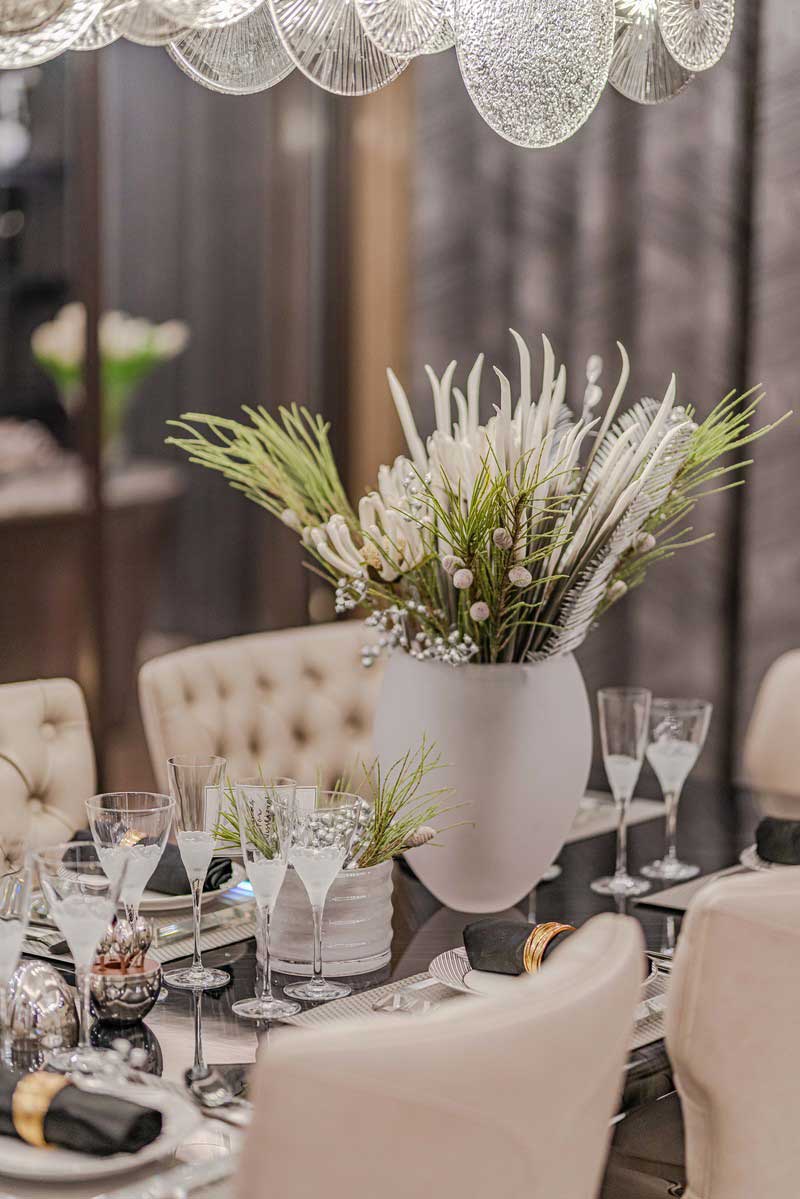 深圳龍崗中心城現(xiàn)代輕奢風(fēng)格家裝新房三居室裝修餐廳綠植