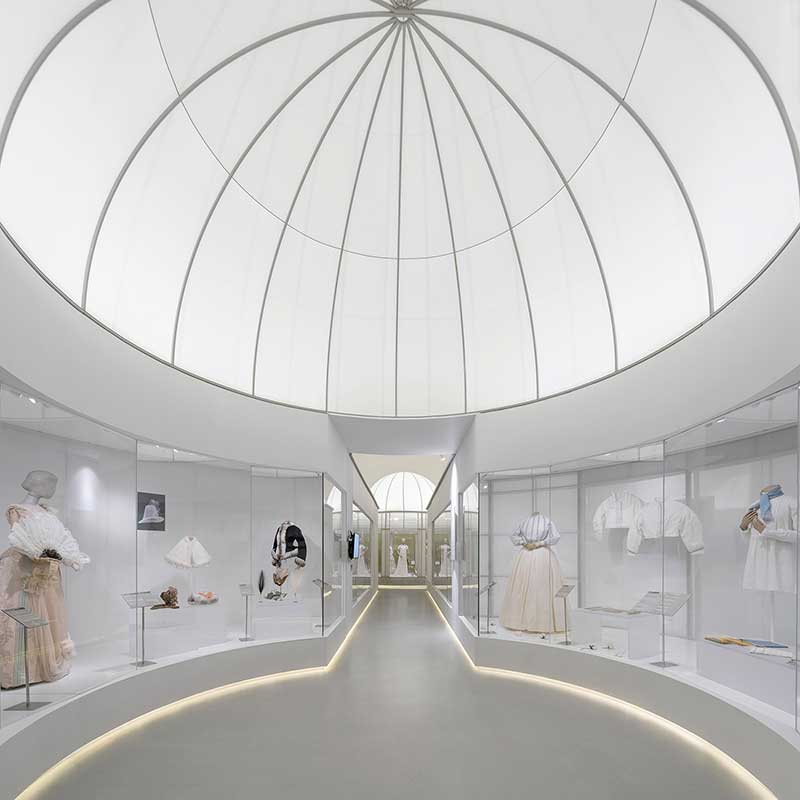 深圳南山區(qū)服裝展廳裝修設(shè)計展示區(qū)