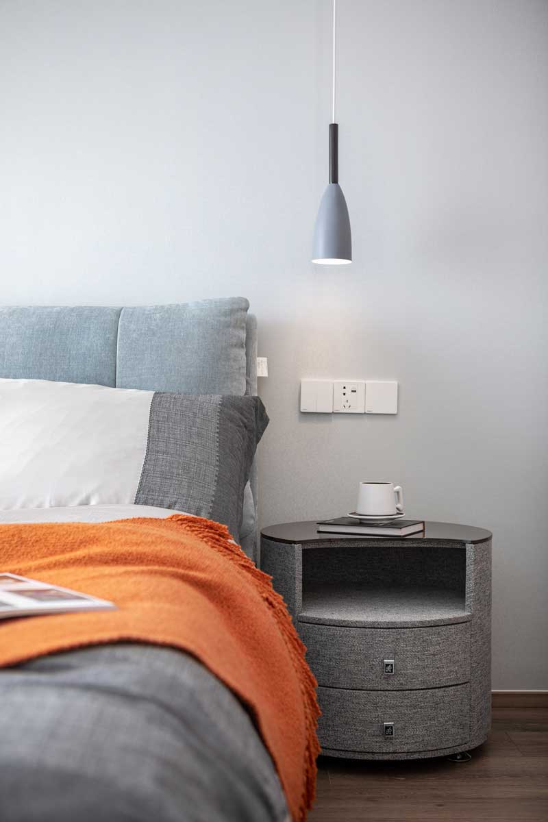 深圳羅湖區(qū)現(xiàn)代輕奢風(fēng)家居裝修設(shè)計(jì)主臥床頭柜