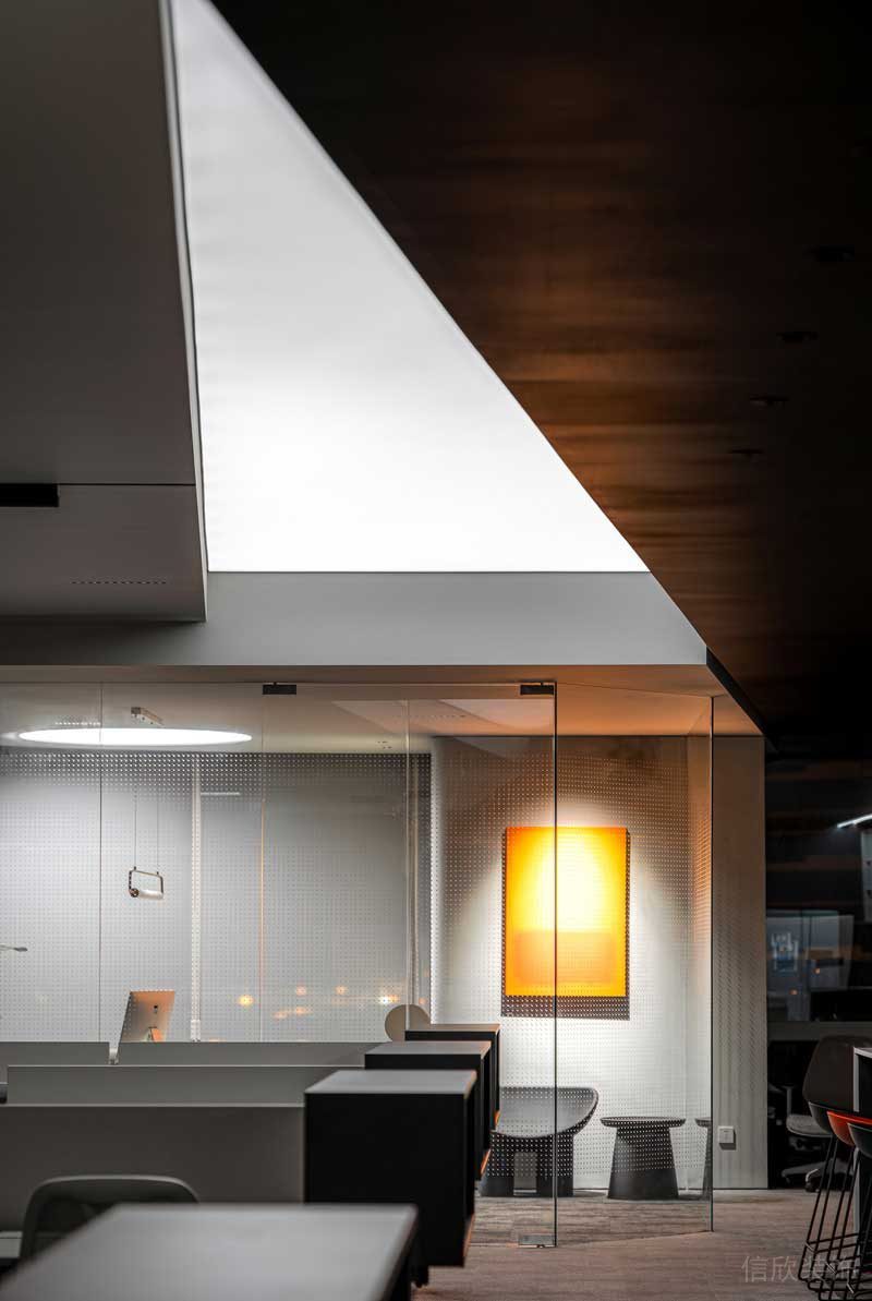 深圳南山前?，F代風格辦公室裝修設計亮橙色藝術掛畫