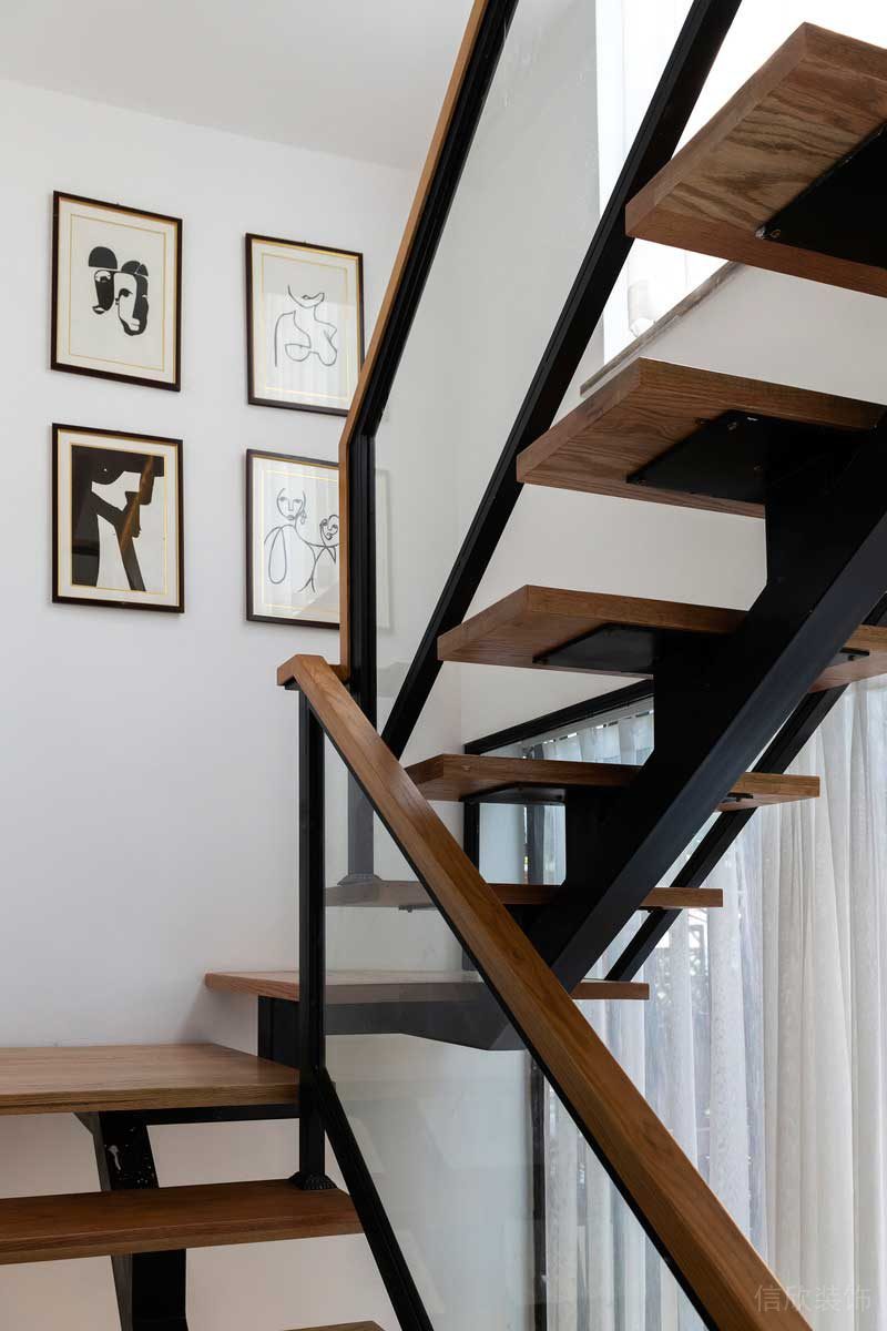 深圳羅湖北歐簡約風(fēng)家庭全包裝修施工案例樓梯