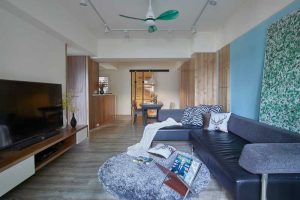 北歐風皮革沙發圓形地毯木質地面電視柜裝修效果圖