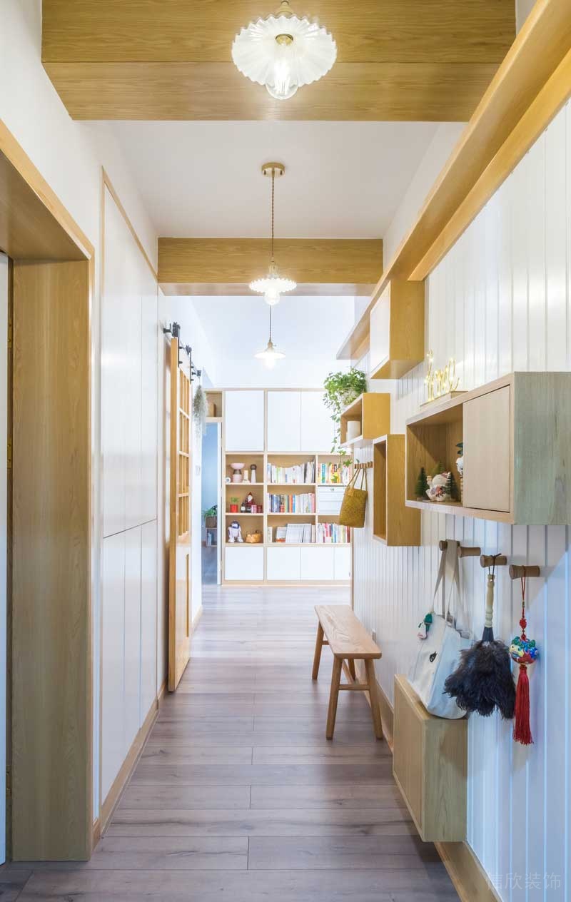 原木極簡風過道新家裝修過道玄關處收納設計