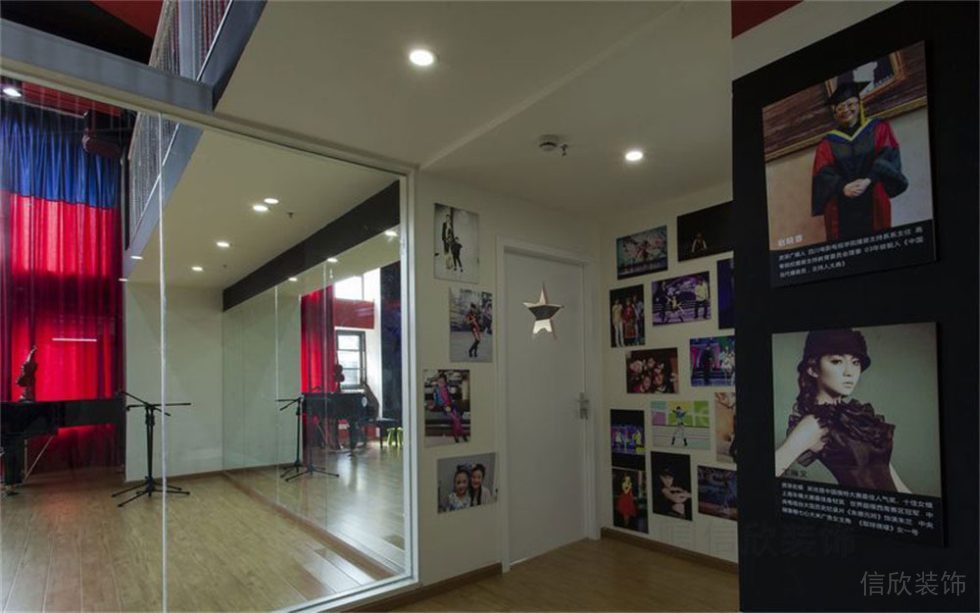 培訓(xùn)中心門面宣傳畫燈箱廣告