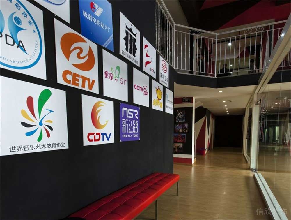 培訓(xùn)機(jī)構(gòu)榮譽(yù)墻宣傳廣告欄裝修設(shè)計(jì)圖