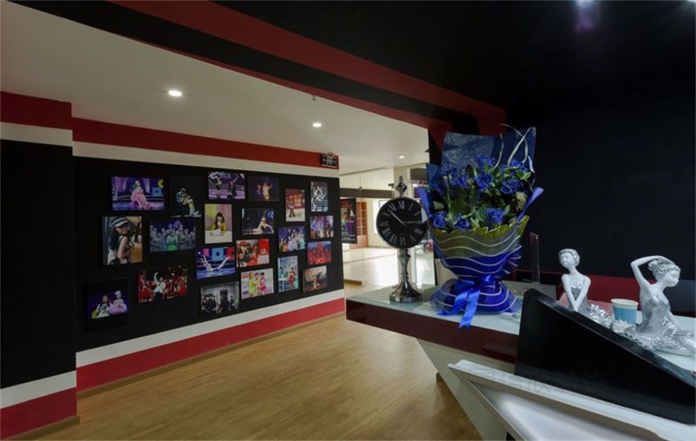 培訓(xùn)機(jī)構(gòu)大廳照片墻裝修設(shè)計(jì)圖