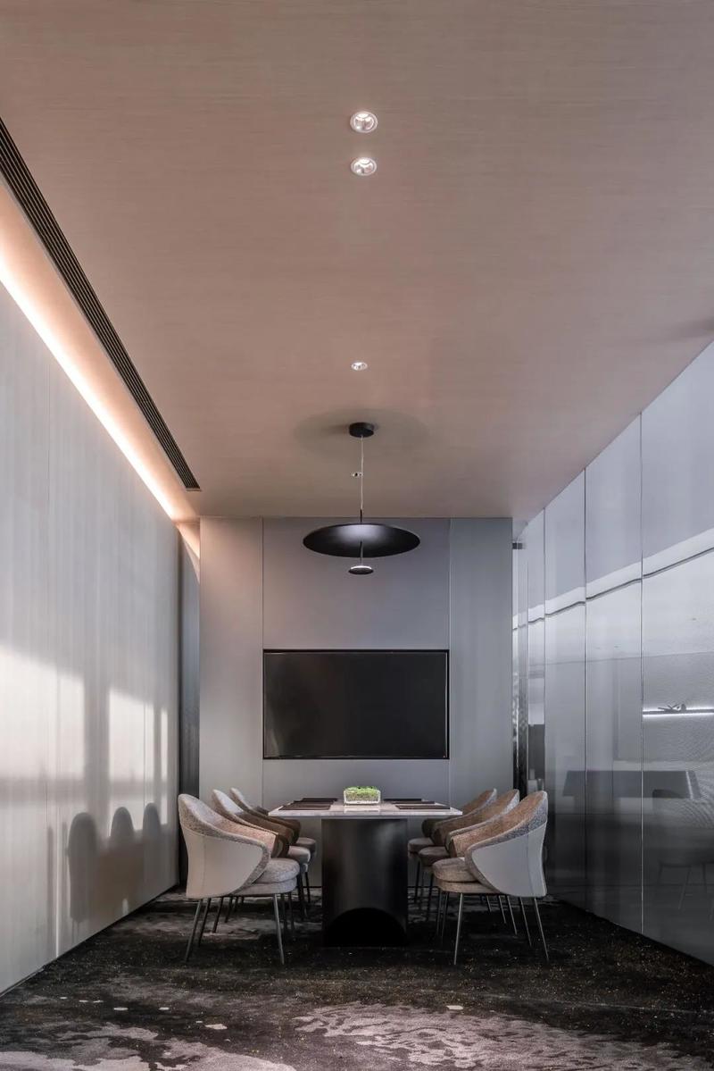 深圳龍崗區(qū)金地龍城中央現(xiàn)代簡(jiǎn)約風(fēng)格公司裝修會(huì)議室