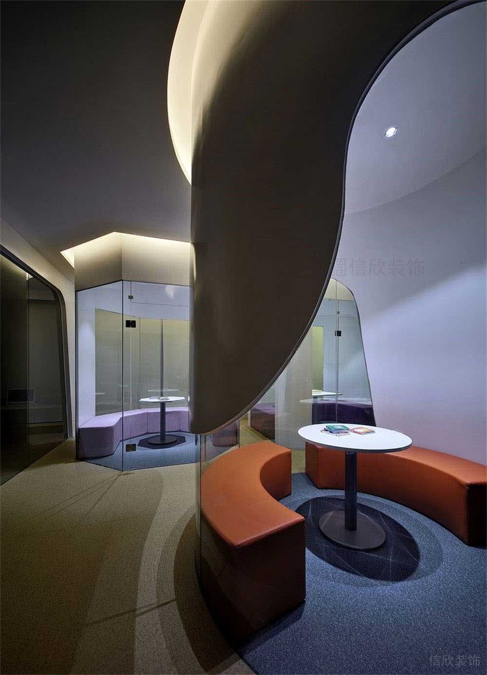 培訓班裝修圓形的玻璃洽談接待室