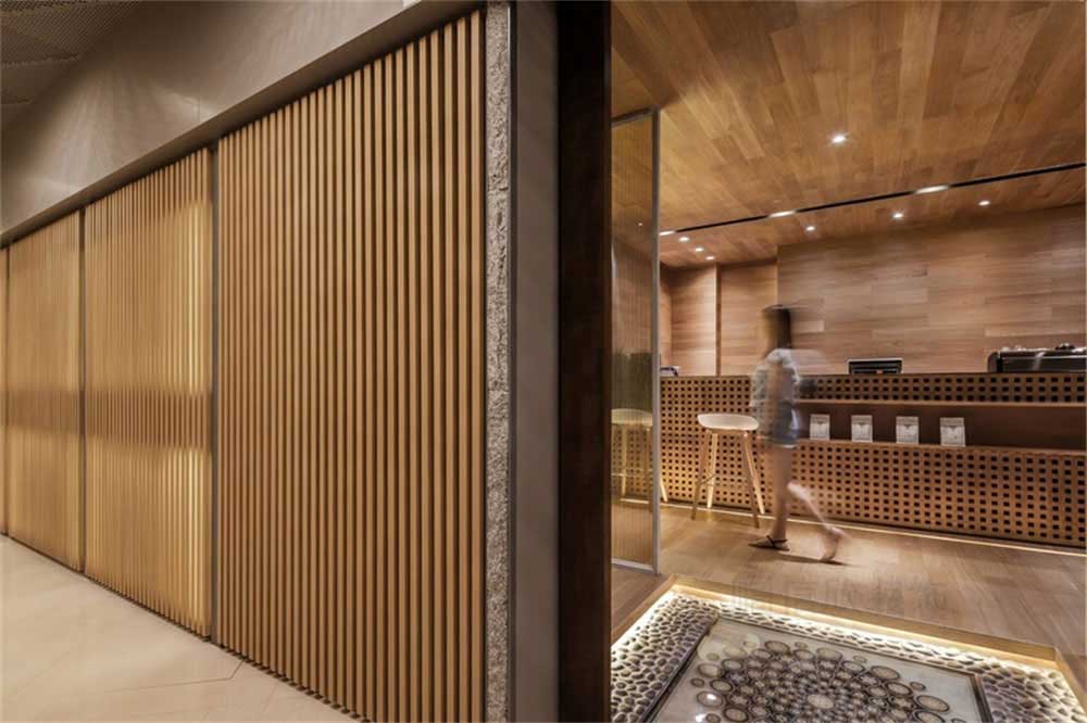 深圳羅湖簡約北歐風(fēng)餐飲店裝修設(shè)計(jì)外立面原木格柵