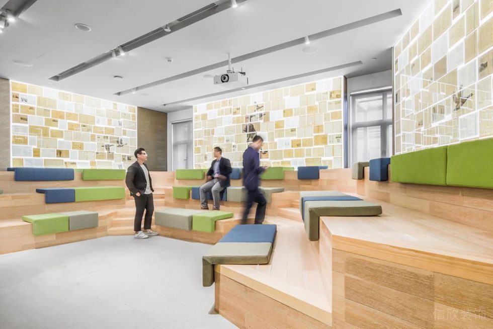 北歐風(fēng)格商務(wù)辦公場所階梯式休閑廳裝修圖