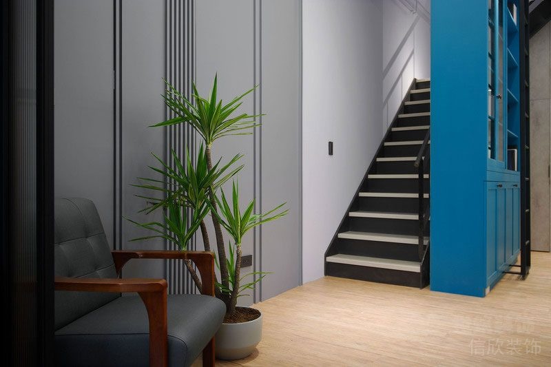 北歐工業風辦公場所樓梯空間裝修圖