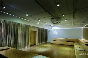 原木風(fēng)階梯過道教室裝修效果圖舞蹈教室工業(yè)簡潔現(xiàn)代風(fēng)投影設(shè)計