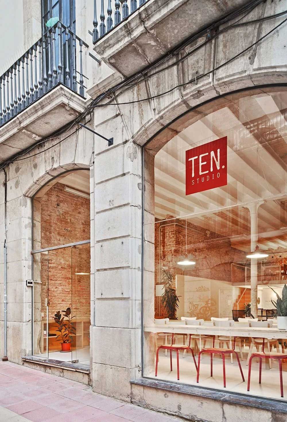 工業(yè)風(fēng)辦公空間外立面設(shè)計(jì)案例實(shí)景圖