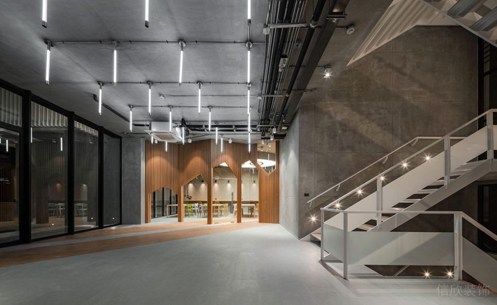 工業(yè)風(fēng)辦公室門(mén)廊樓梯空間裝修圖