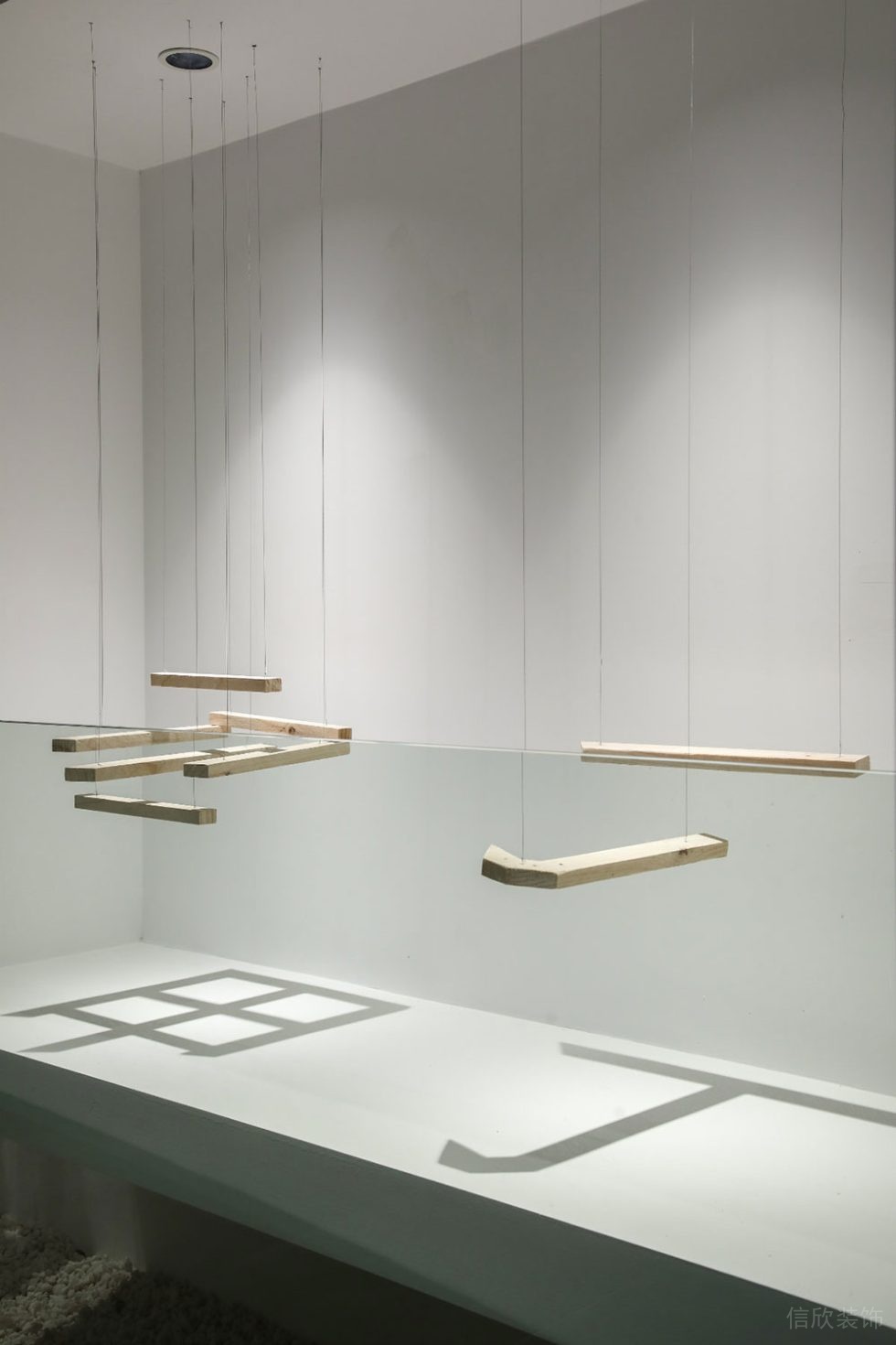 簡約風格辦公場所案例走廊情景藝術展示區(qū)裝修圖