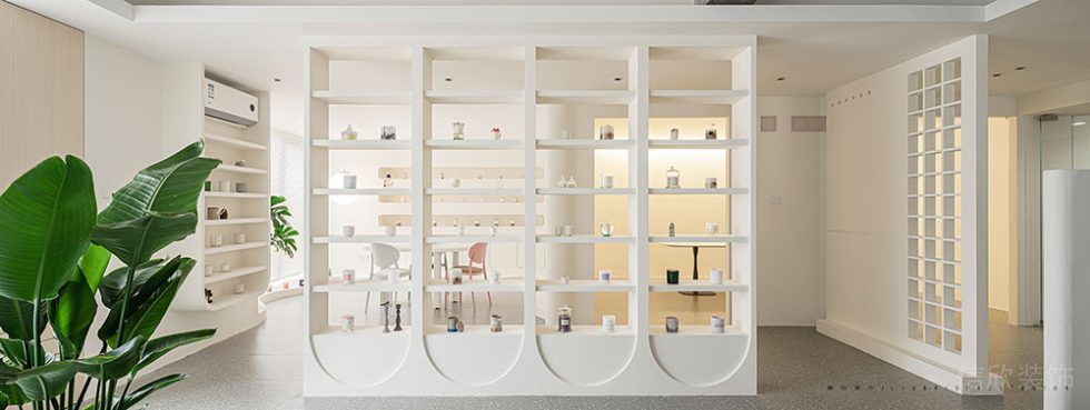 簡約風(fēng)格辦公室產(chǎn)品體驗(yàn)展示區(qū)設(shè)計(jì)裝修圖