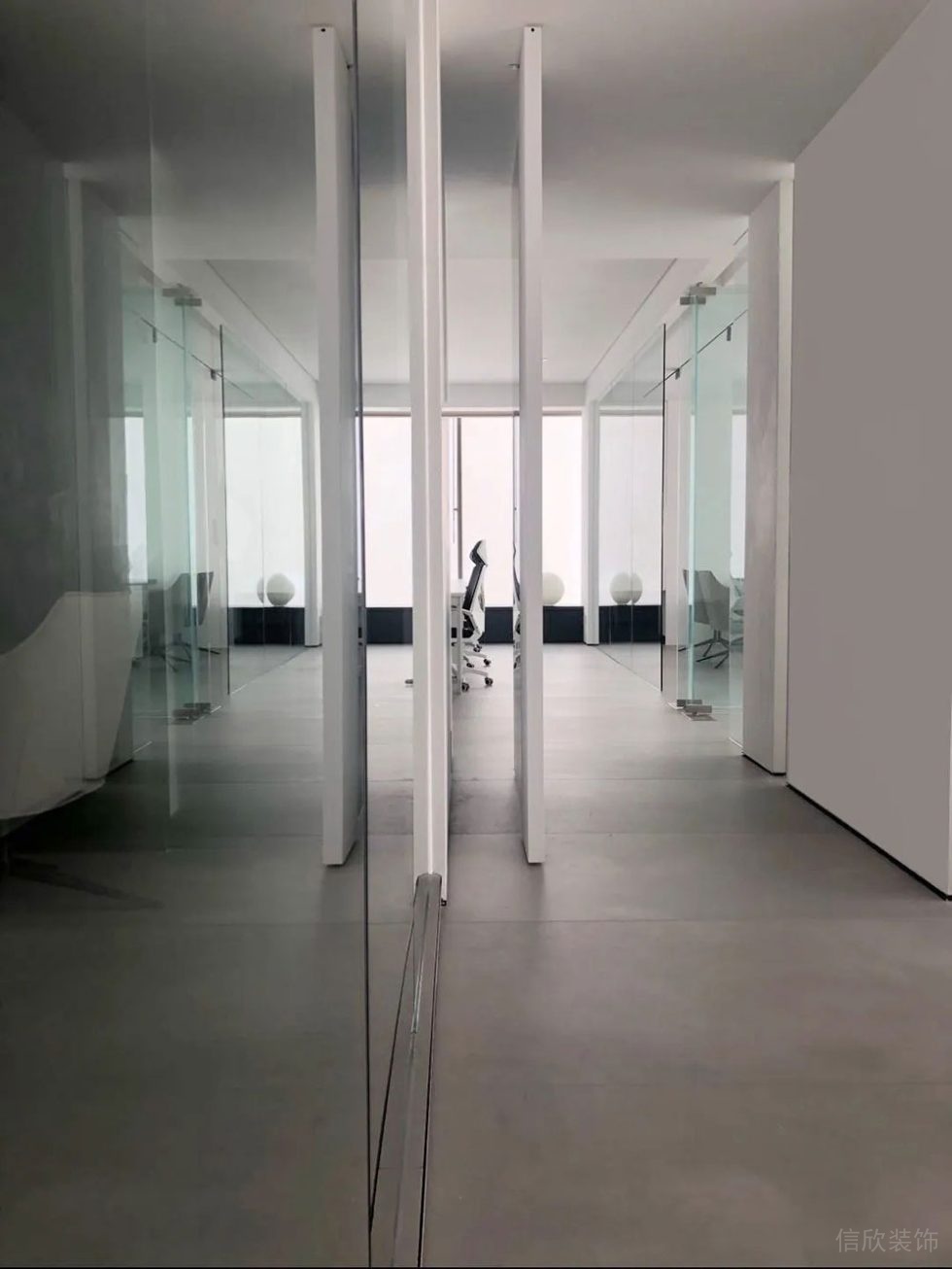 簡約風(fēng)格商務(wù)辦公空間過道裝修圖