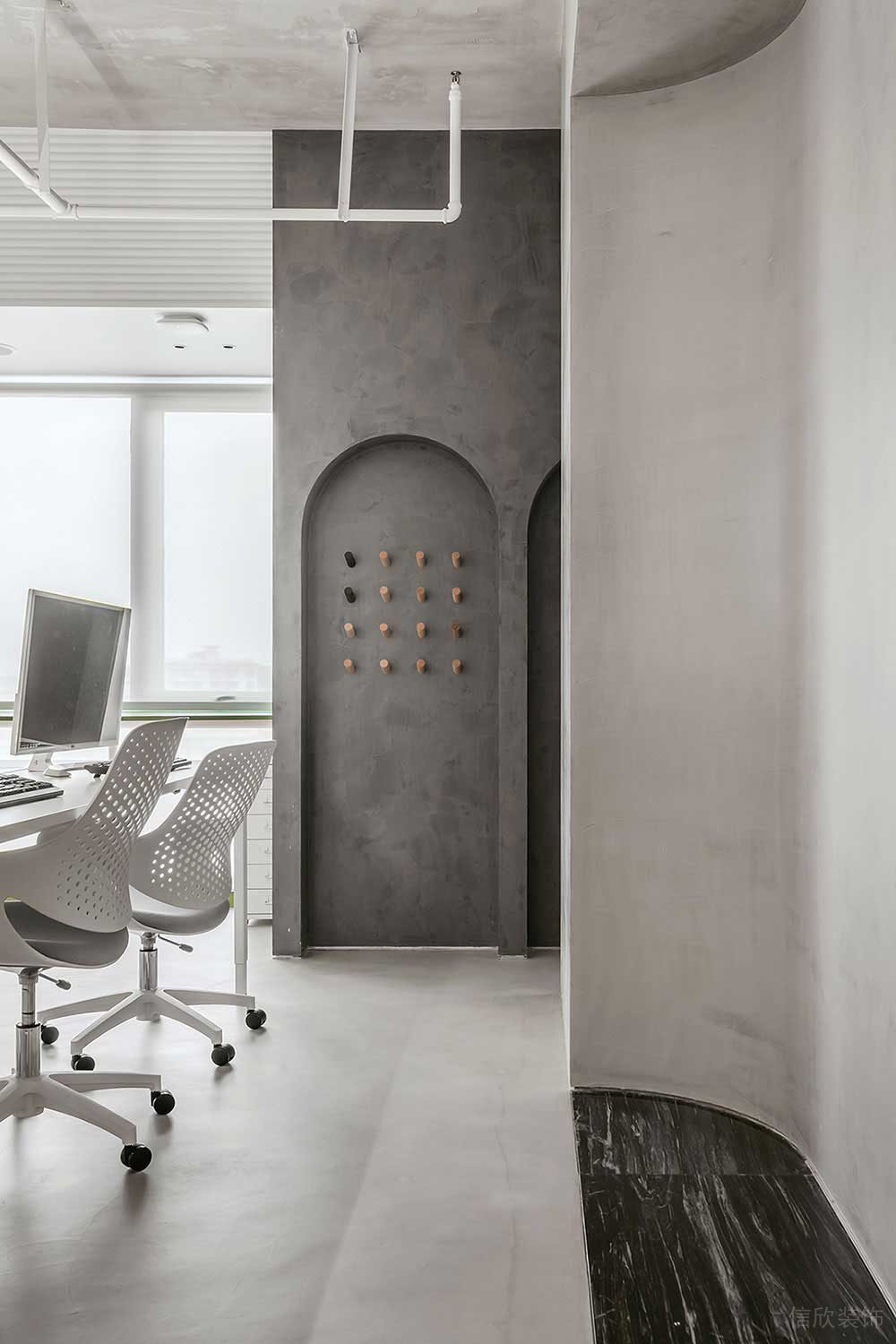 簡約工業(yè)風商務辦公室過道區(qū)域設計裝修圖