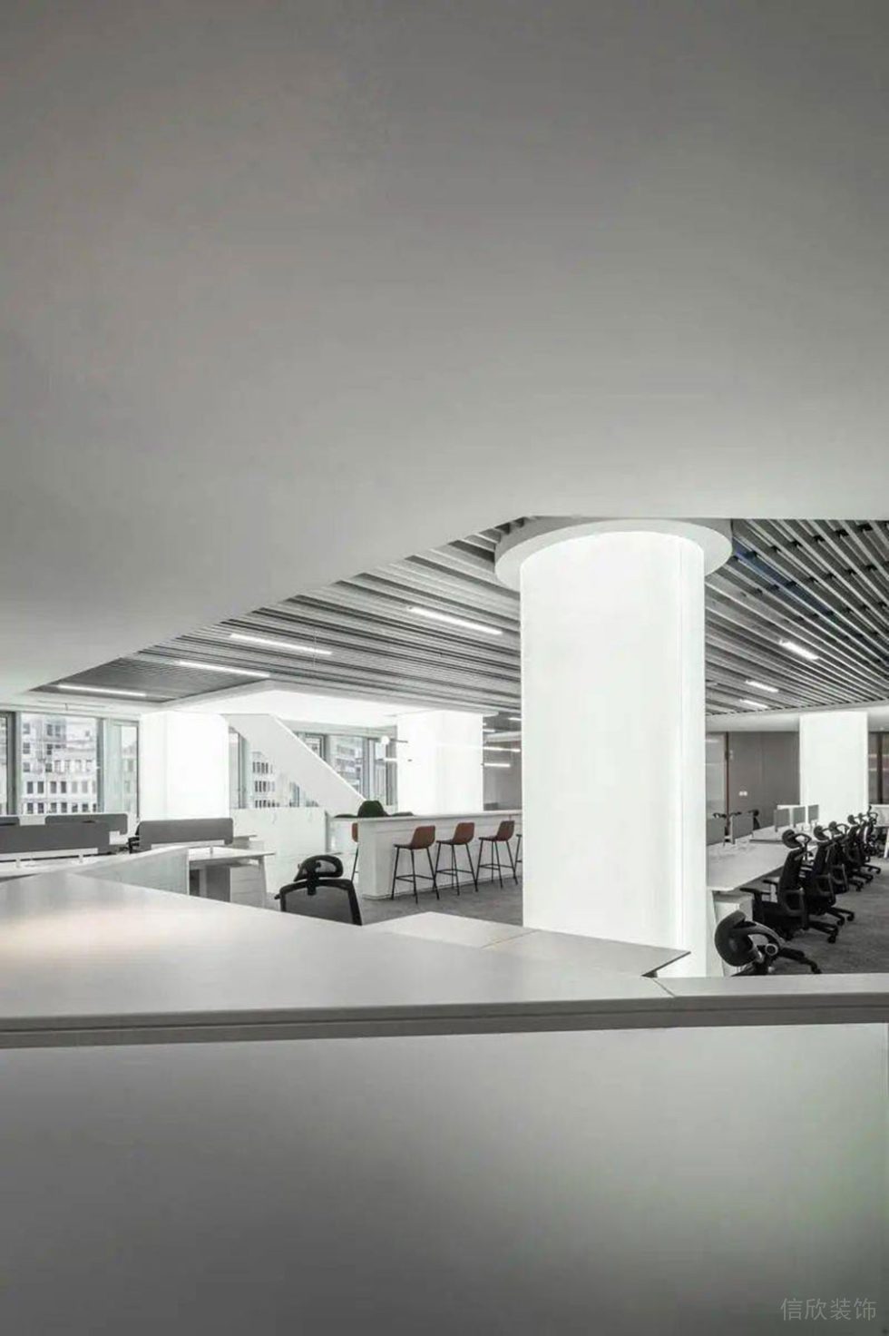 現(xiàn)代風(fēng)格商務(wù)辦公場(chǎng)所辦公區(qū)案例裝修圖