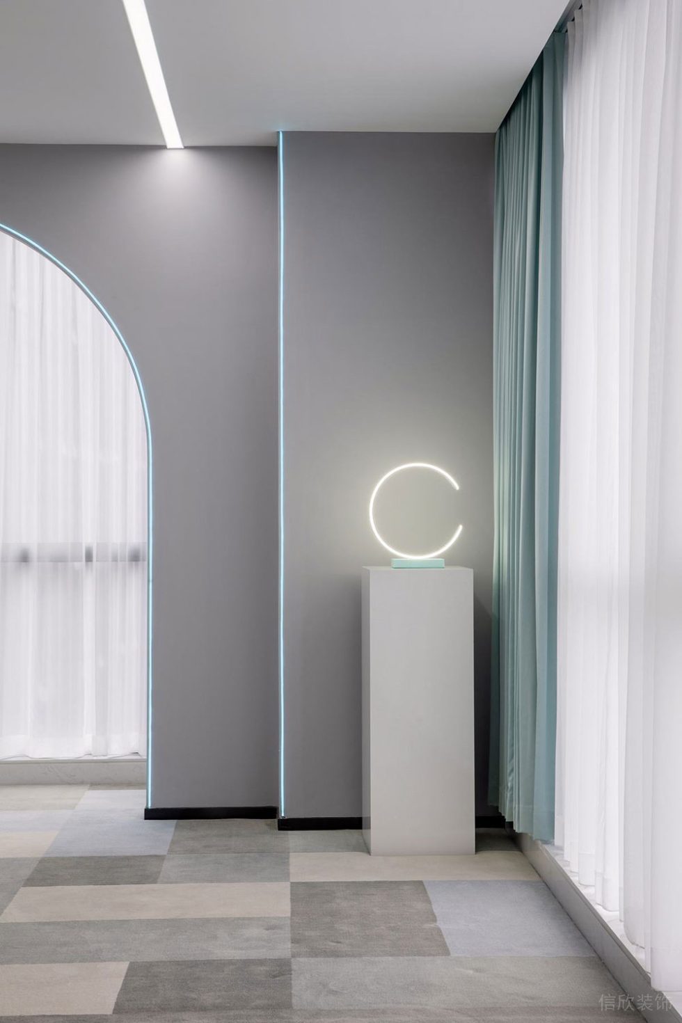 現(xiàn)代風(fēng)格商務(wù)辦公場(chǎng)所過(guò)廊設(shè)計(jì)裝修圖