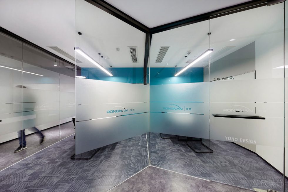 現(xiàn)代風(fēng)格商務(wù)辦公場(chǎng)所會(huì)議室門(mén)廳裝修圖