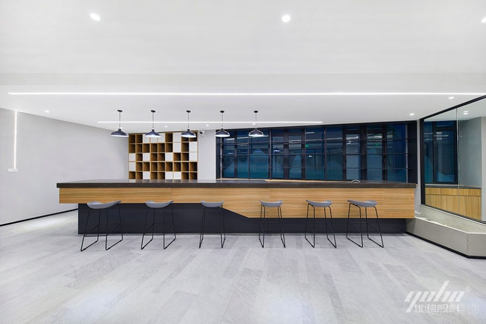 現(xiàn)代風格商務辦公室吧臺休閑區(qū)設(shè)計裝修圖