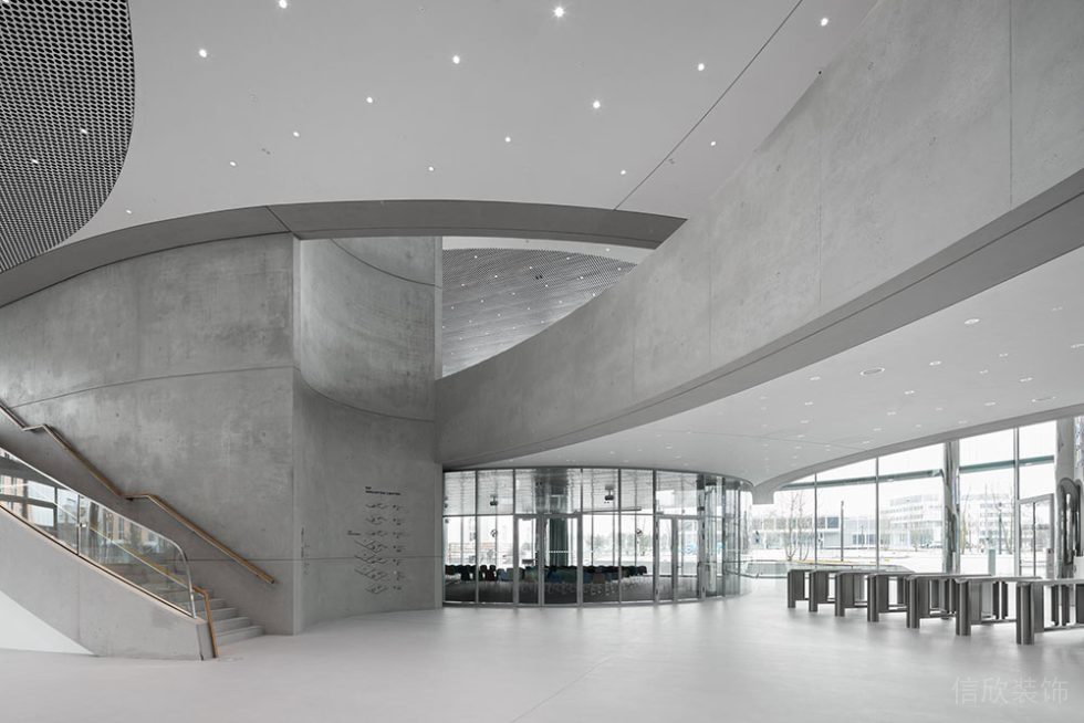 現(xiàn)代工業(yè)風辦公場所案例迎賓大堂裝修圖