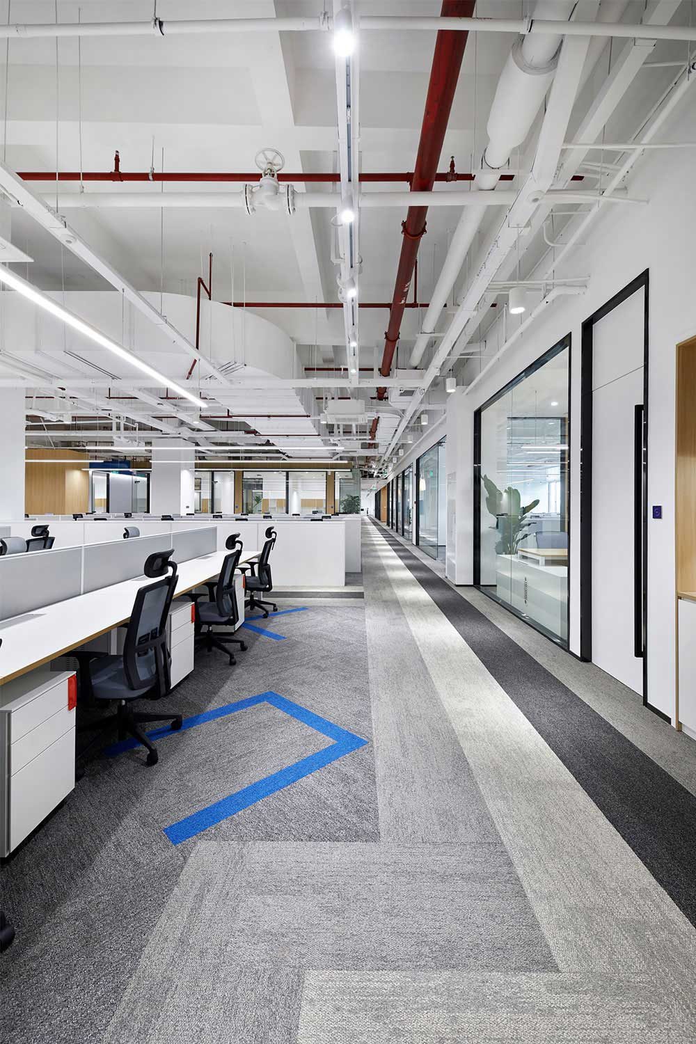 現(xiàn)代工業(yè)風辦公場所案例綜合辦公區(qū)設(shè)計裝修圖