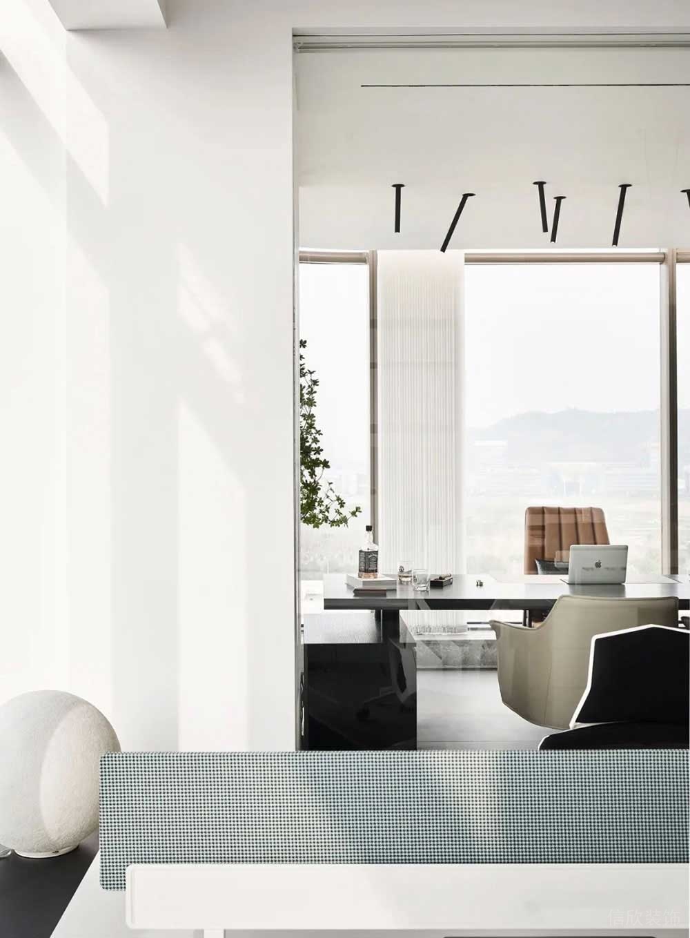 現(xiàn)代簡約風(fēng)格辦公空間案例總監(jiān)辦公室空間設(shè)計(jì)裝修圖