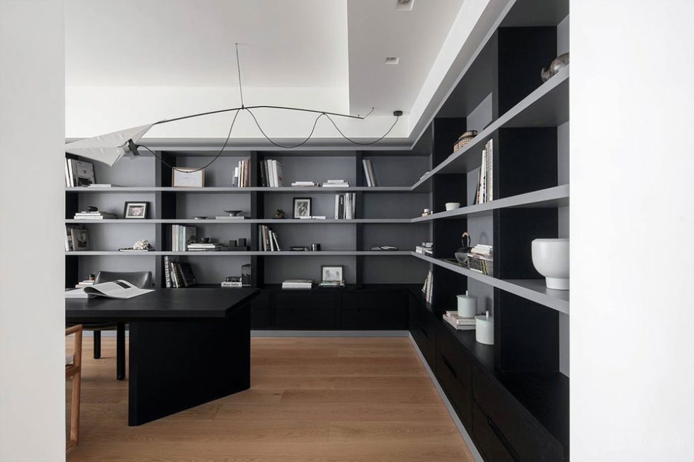 現(xiàn)代簡約風格公共辦公室經(jīng)理獨立工作空間裝修圖