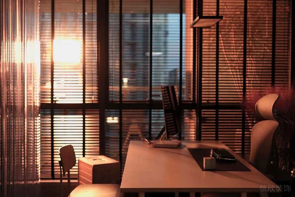 現代簡約風格商務辦公空間財務總監(jiān)辦公室裝修圖