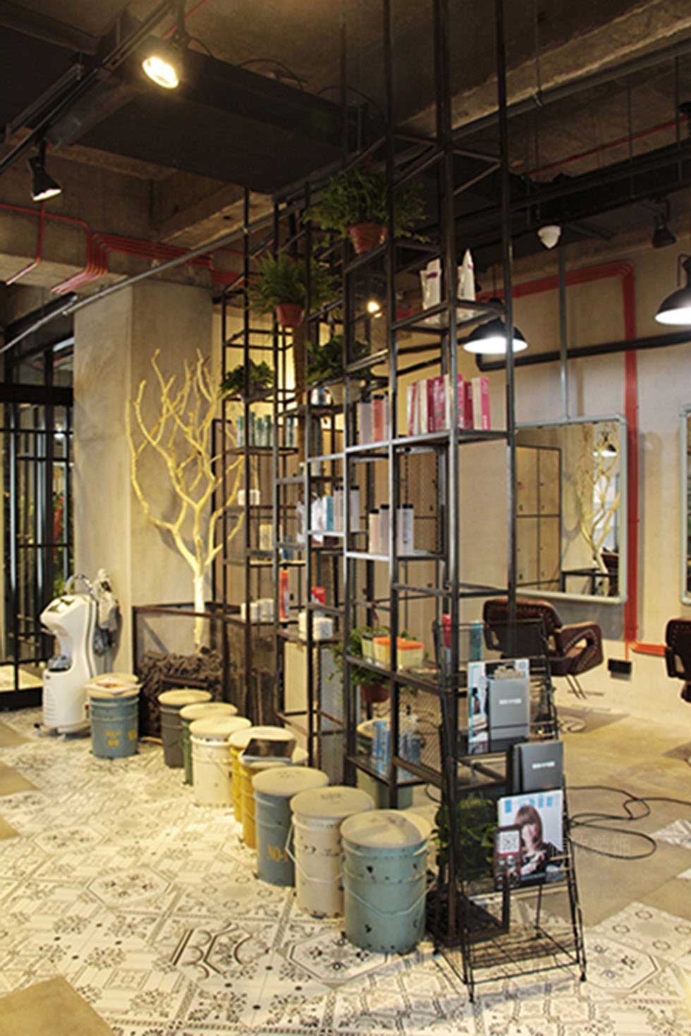 深圳龍崗美發(fā)店隔斷裝修設(shè)計