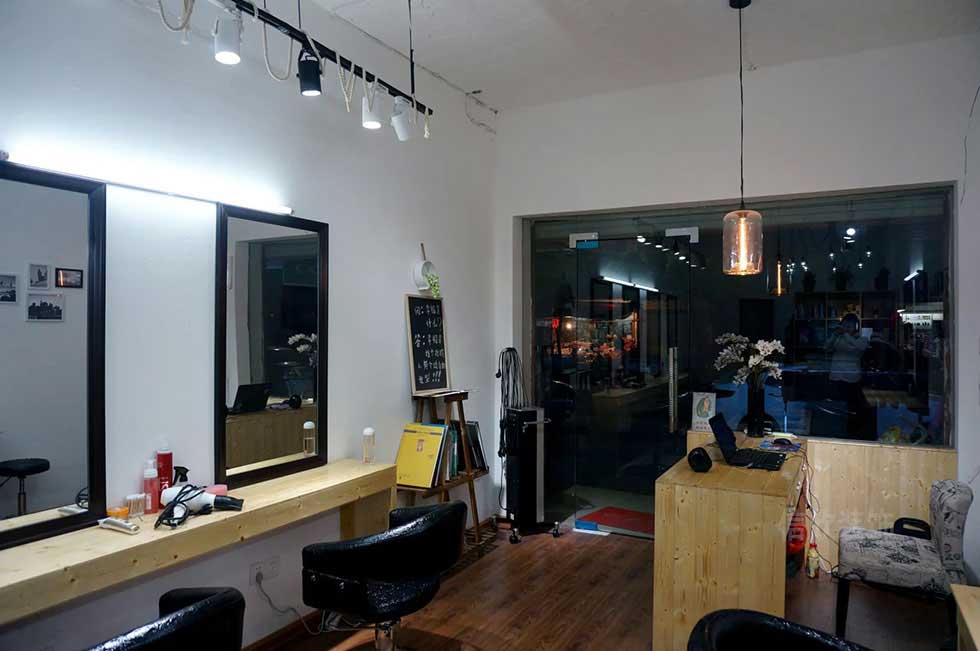 深圳龍華美發(fā)店前臺裝修設(shè)計