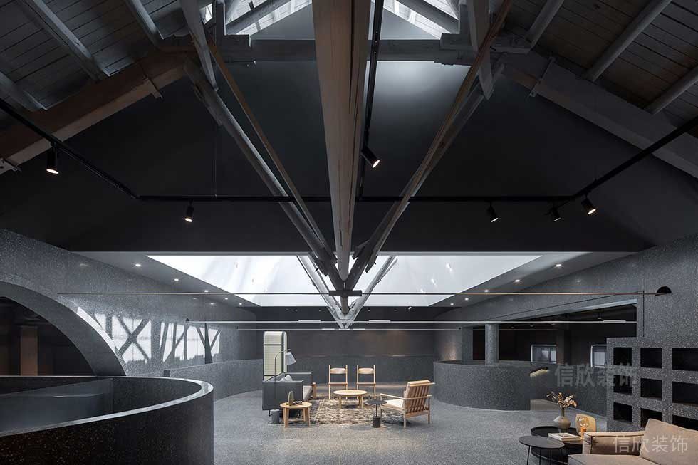 暗色現(xiàn)代辦公室水磨石地板三角形天花創(chuàng)意屋檐設計圖