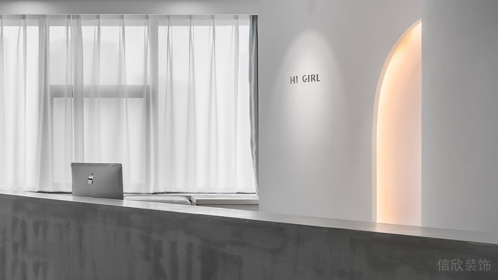 前臺區(qū)工業(yè)風墻體設(shè)計遮光窗簾底玻璃效果圖工作室裝修圖