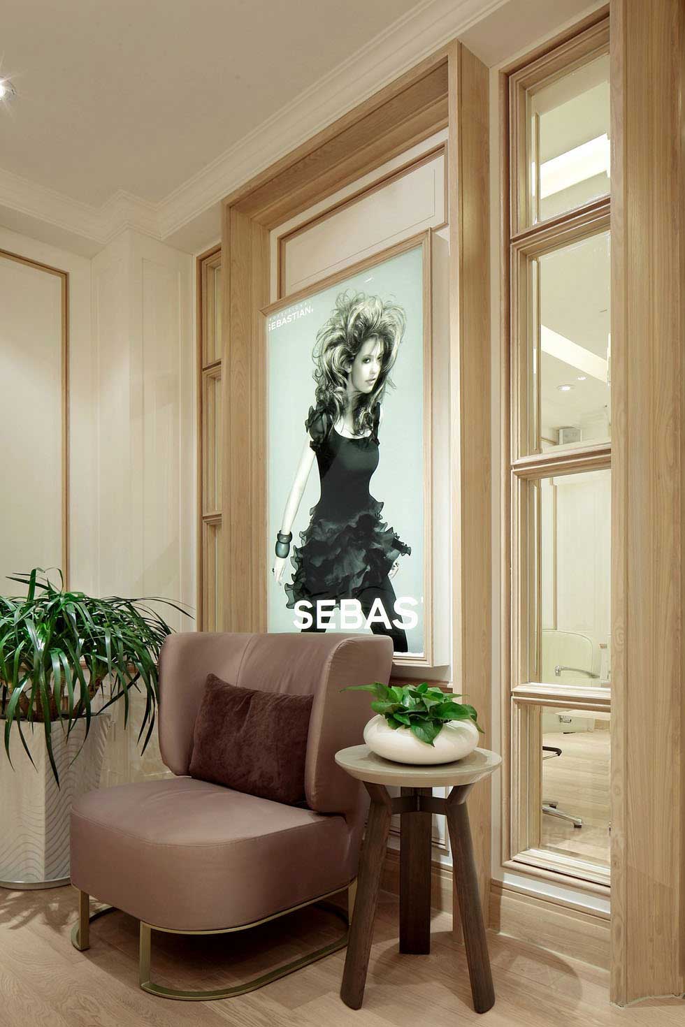 200平方簡(jiǎn)歐風(fēng)格美發(fā)店等候區(qū)裝修 200平方簡(jiǎn)歐風(fēng)格美發(fā)店等候區(qū)裝修