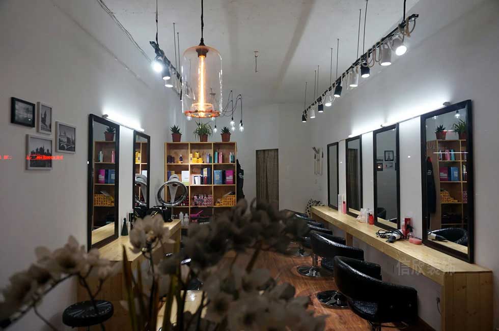 深圳龍華美發(fā)店大廳裝修設(shè)計