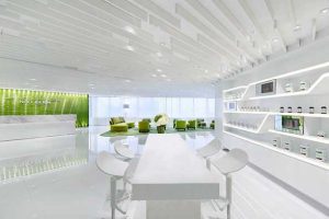 會議室裝修純白簡約風(fēng)墻體收納效果圖辦公室設(shè)計