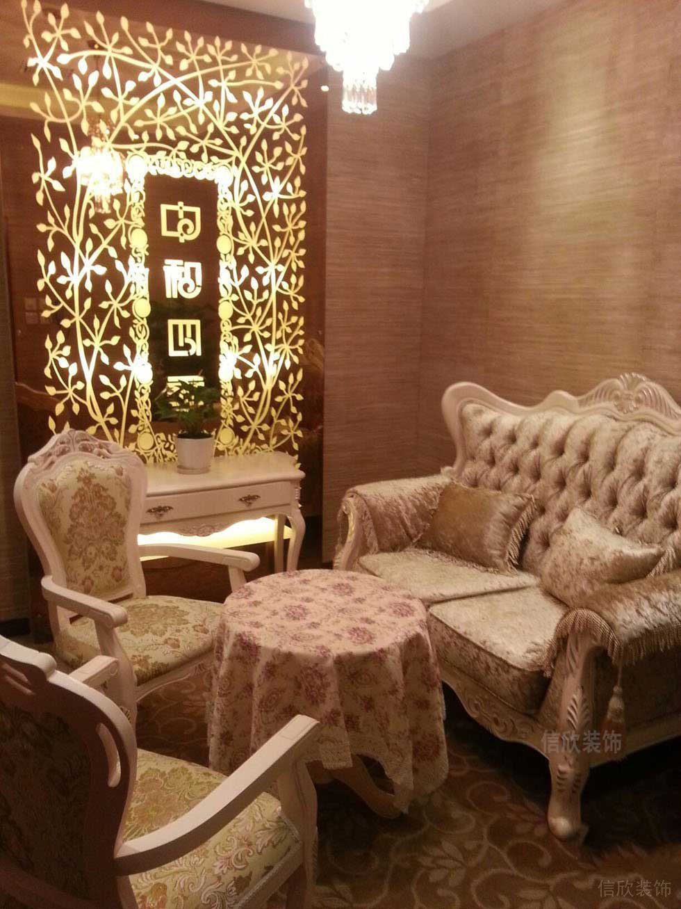 古典宮廷風(fēng)沙發(fā)裝修木質(zhì)墻體辦公室洽談室裝修