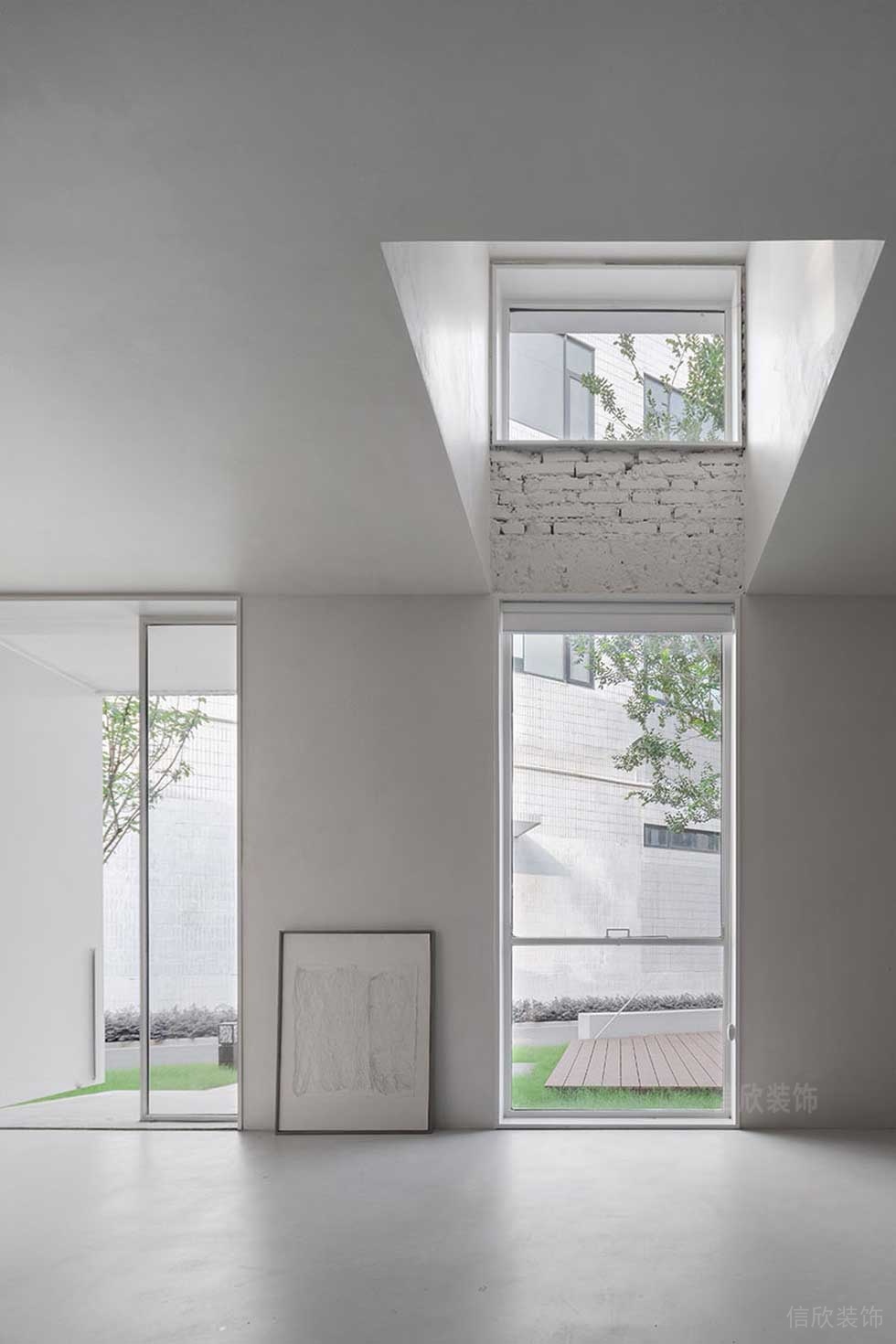 極簡風格企業(yè)辦公室過道天井效果圖