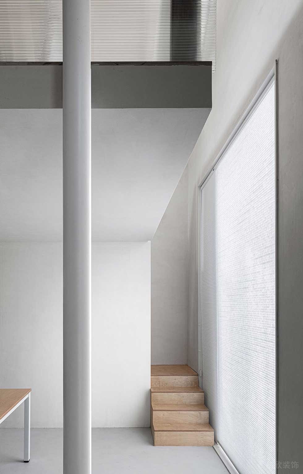 極簡風格企業(yè)辦公室樓梯間裝修圖