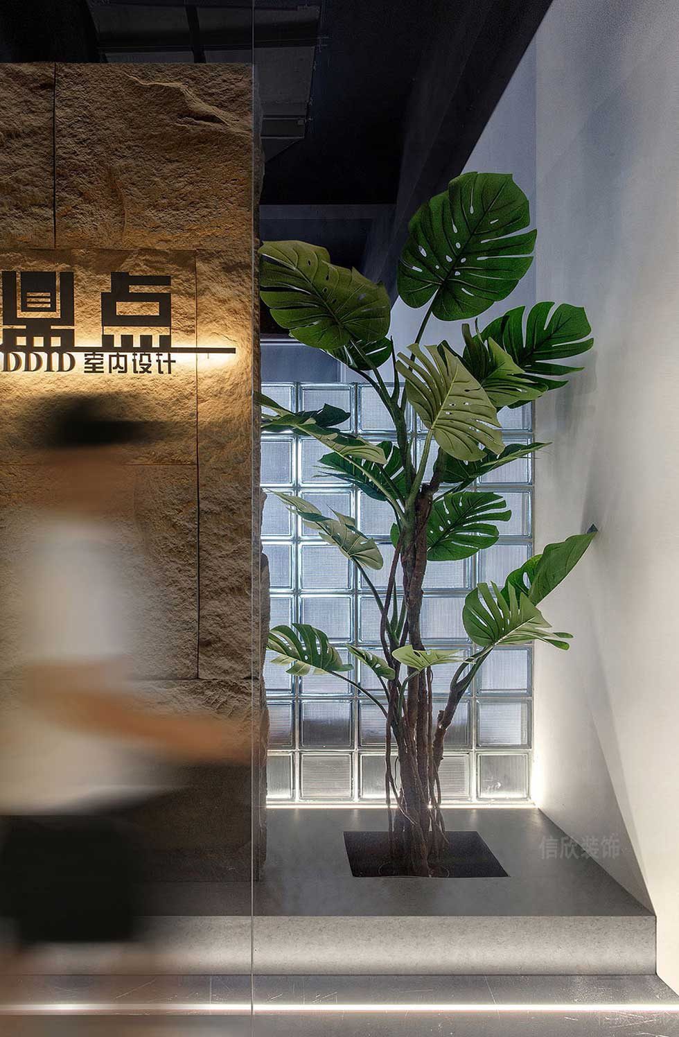 簡約風(fēng)格辦公室綠植櫥窗裝修圖