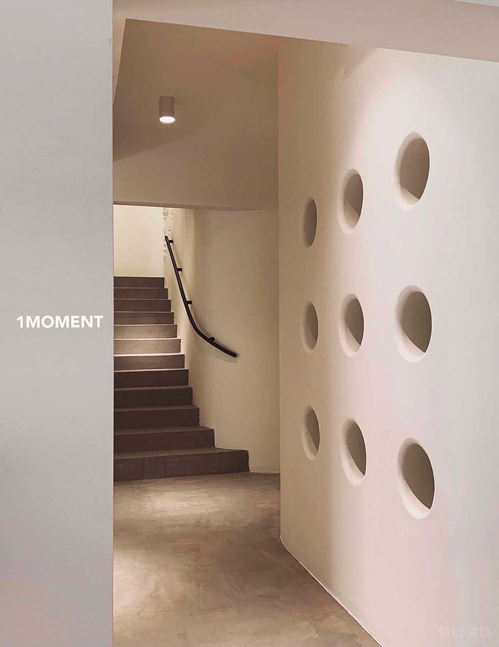 簡約風(fēng)格辦公室裝修案例樓梯間設(shè)計(jì)圖